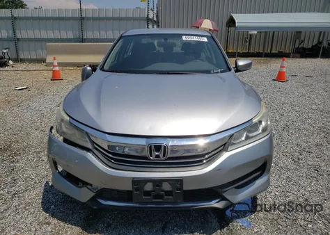 2017 Honda Accord Lx z USA, uszkodzony, nr VIN 1HGCR2F34HA210754